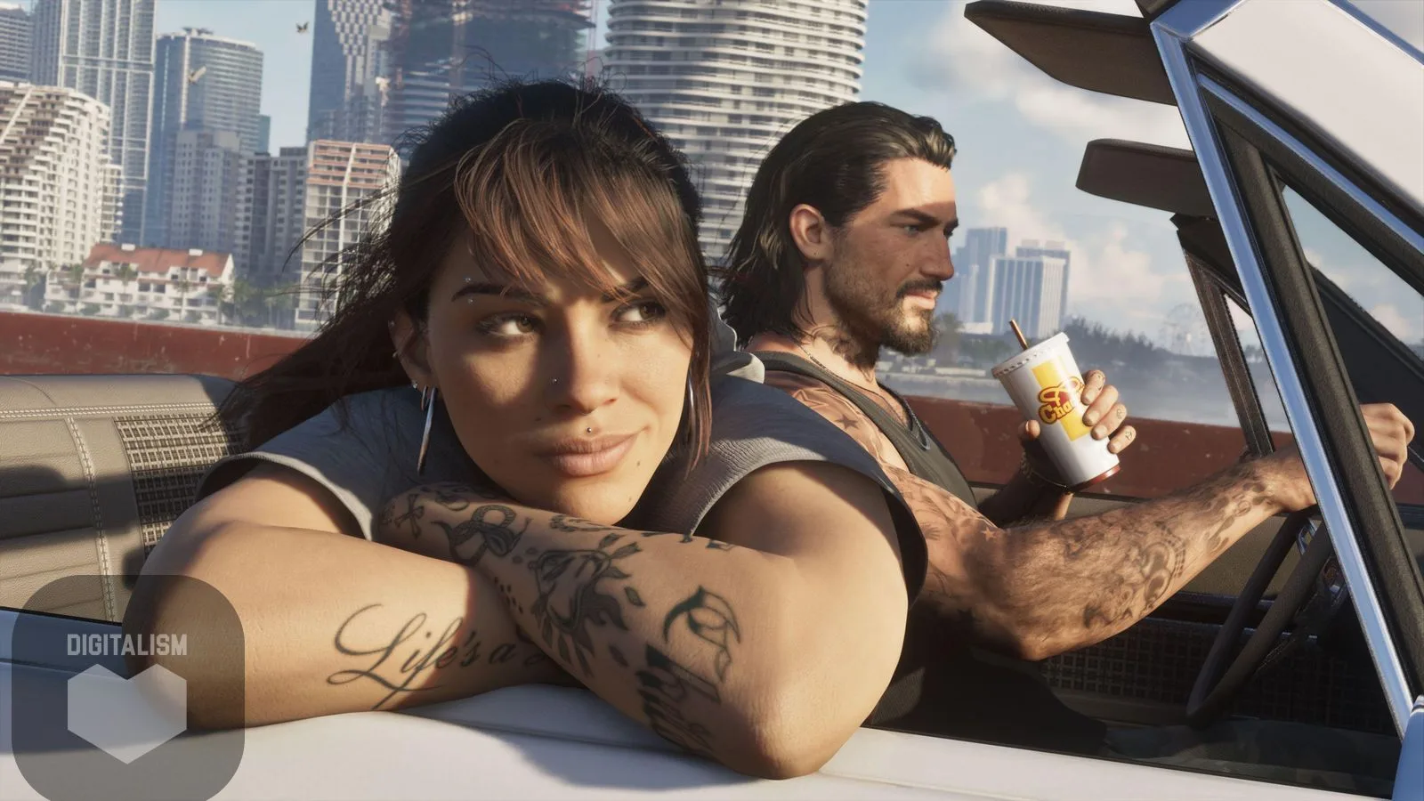 لوسیا و جیسون، شخصیت‌های اصلی GTA 6، سوار بر خودروی روباز در پس‌زمینه شهر